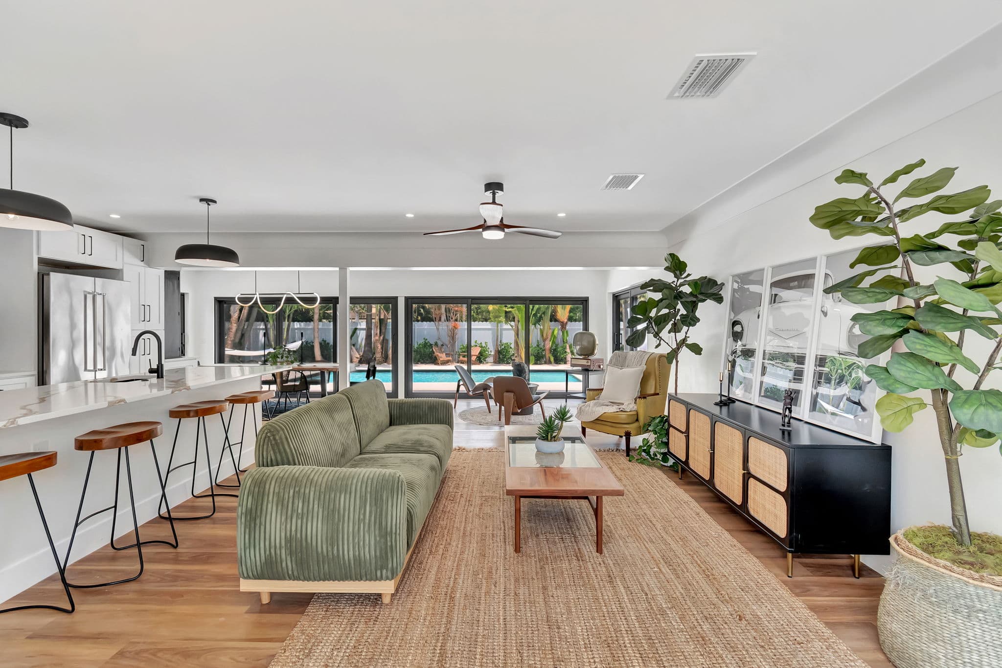 Modern Oasis gallery image 3